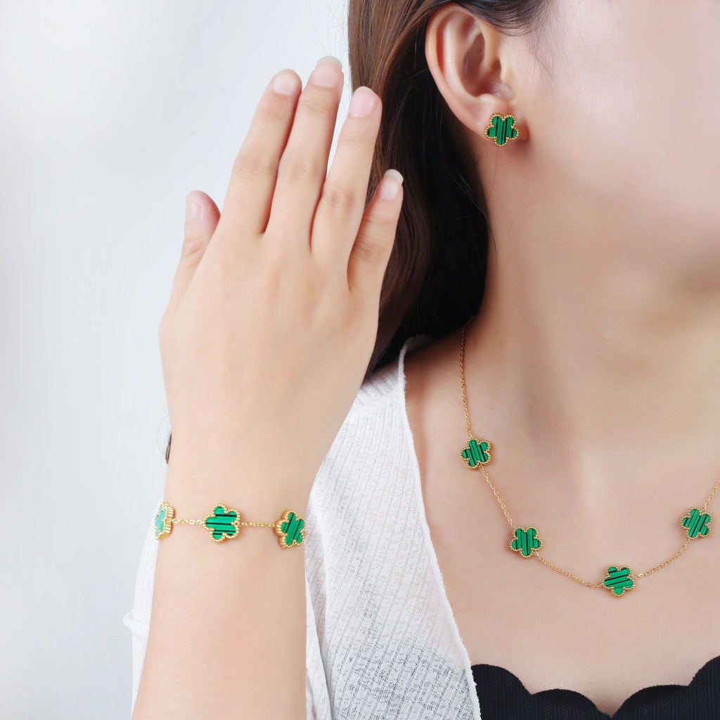 Light Luxury Stainless Steel Hot Sale Black and White Shell Five Leaf Flower Bracelet Simple Woman Fashion Daily Party Jewelry C